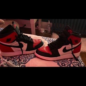 Women’s size 6.5 Jordan 1 retro high bred toe